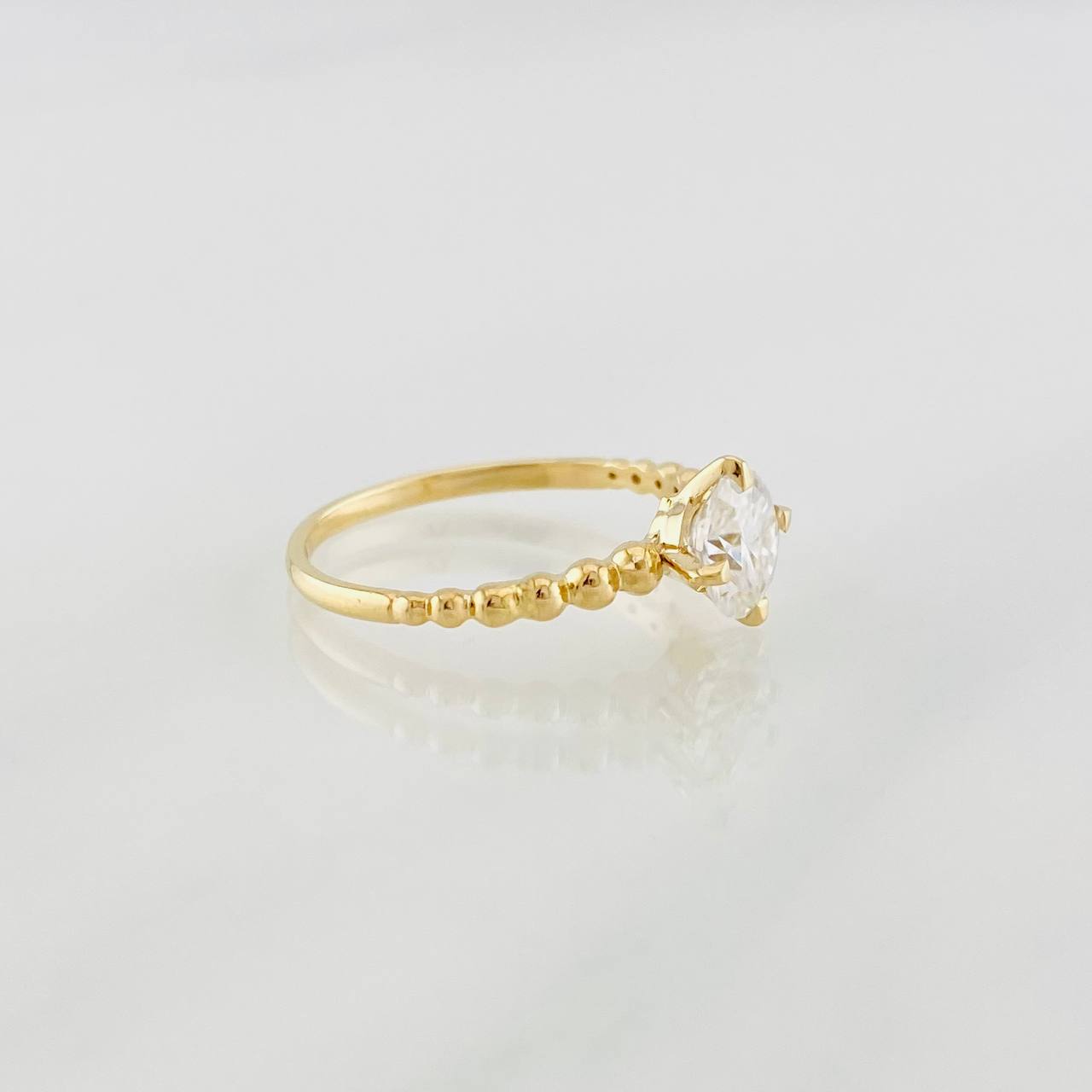Moissanite Solitaire Ring 75 pts 1.65g / T5 3/4 Yellow Gold 18K