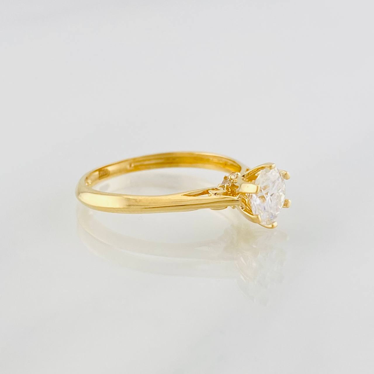 Solitaire Ring Moissanites 1.35cts 2.1g / T7 1/4 Yellow Gold 18K
