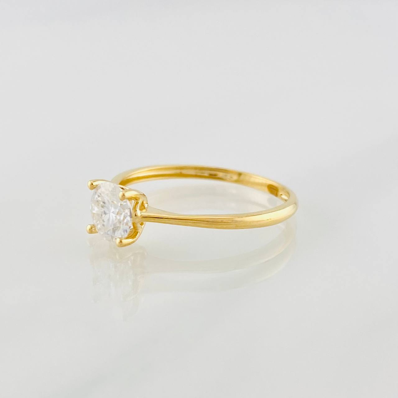 Anillo Solitario Moisanita 50pts 1.55g / T8 Oro Amarillo 18K