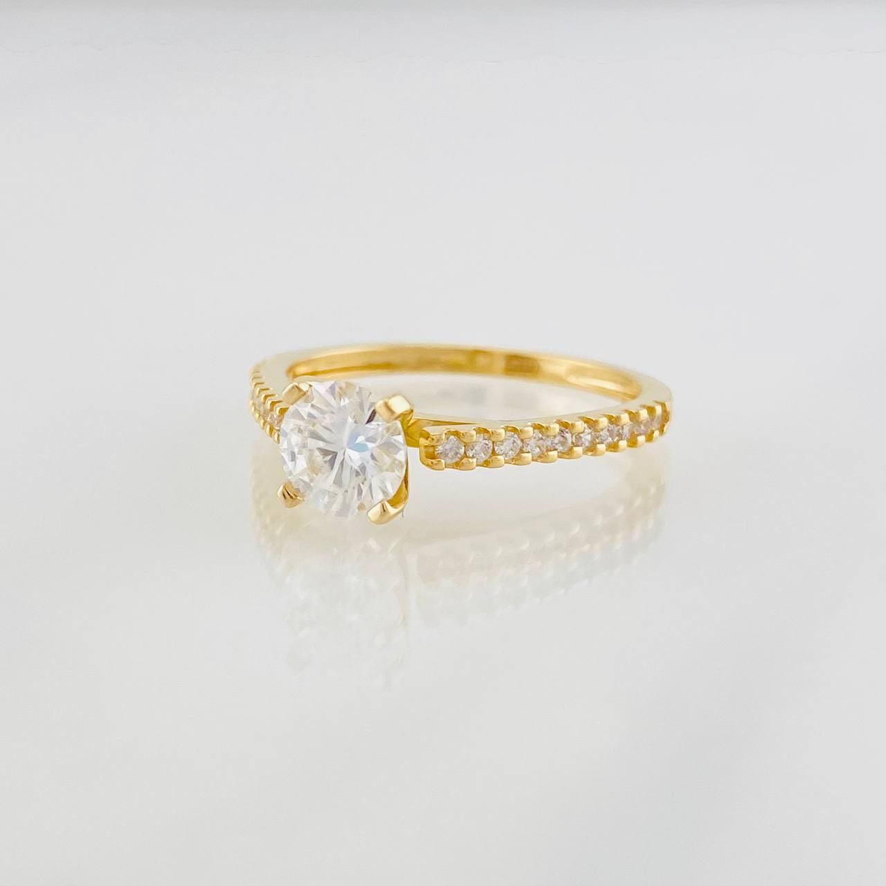 Anillo Soliatario Churumbela Moisanitas 2.75 qts 2.45g / T6 3/4 Oro Amarillo 18K