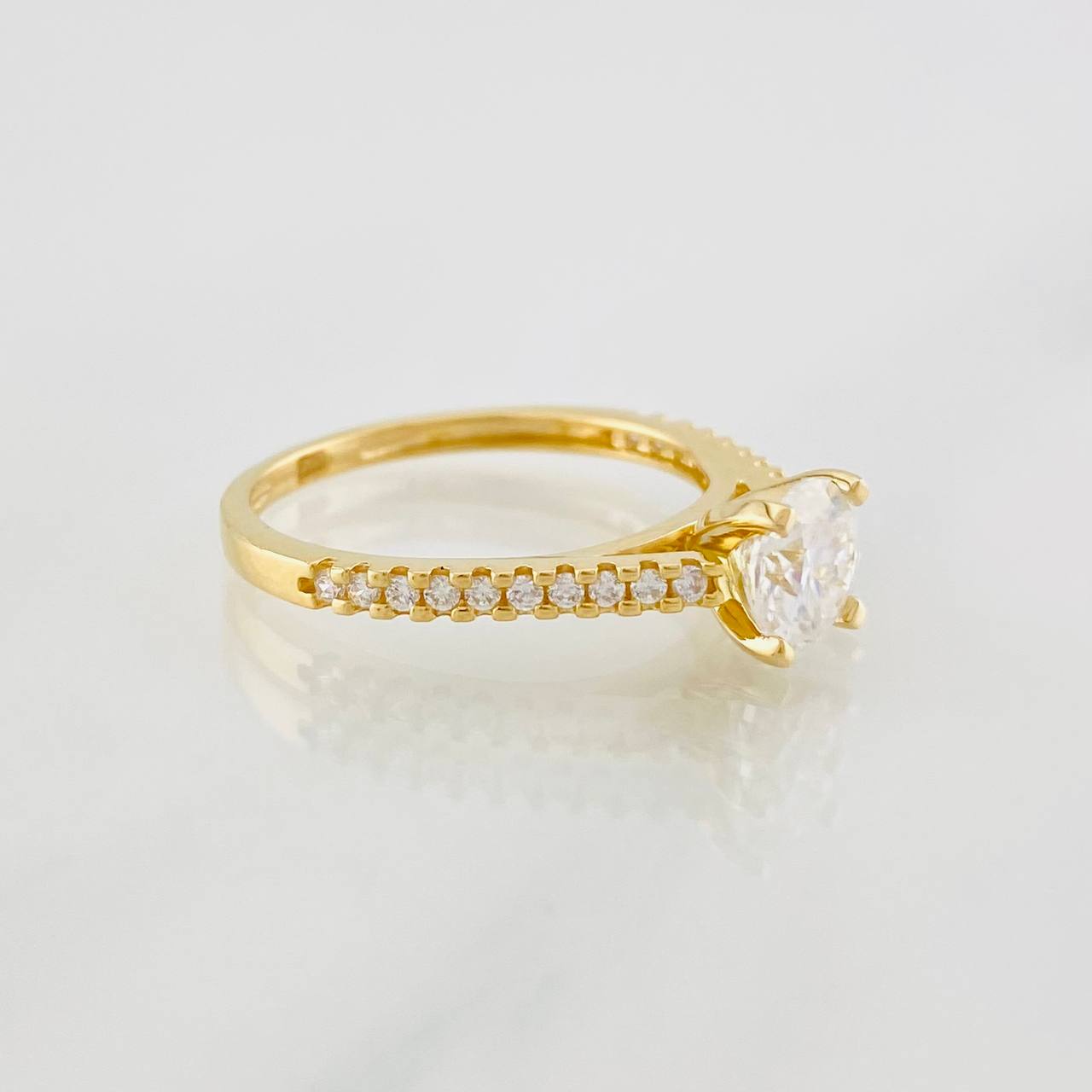 Anillo Soliatario Churumbela Moisanitas 2.75 qts 2.45g / T6 3/4 Oro Amarillo 18K
