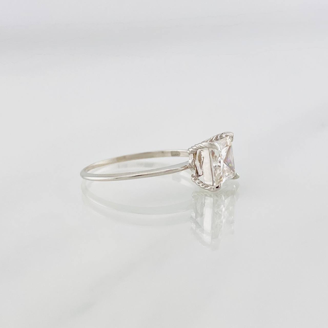 Solitaire Square Ring Moissanite 75 pts 1.45g / T6 1/4 White Gold 18K