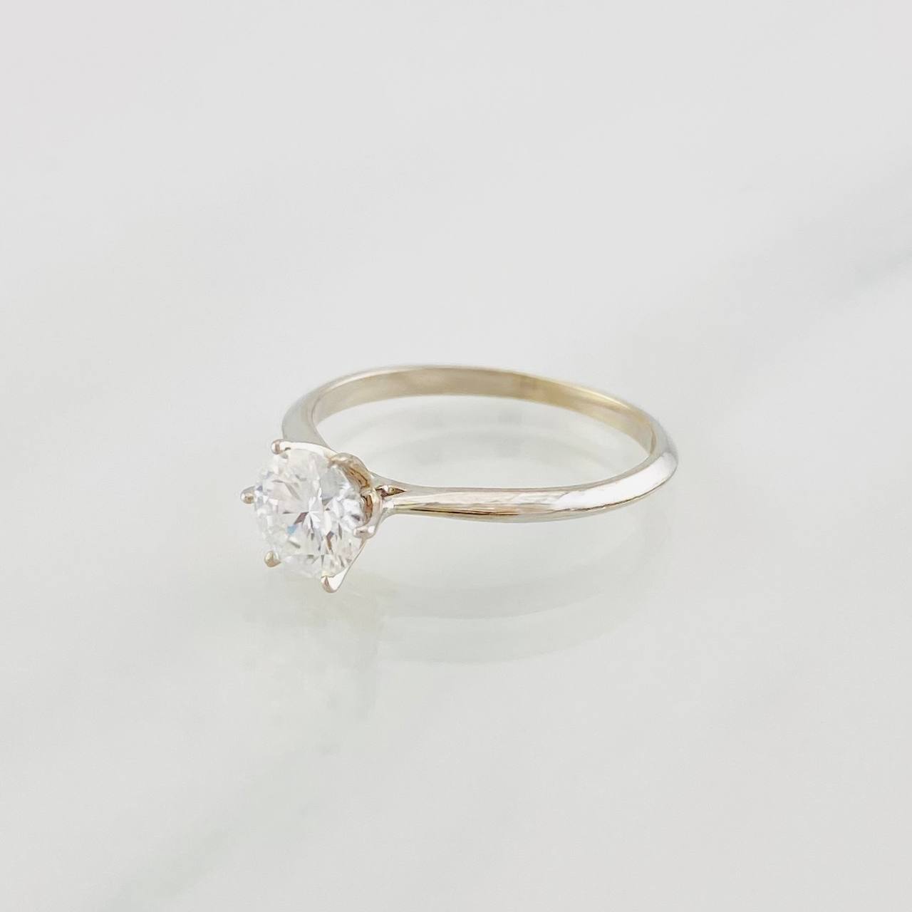 Solitaire Ring Moissanite 75 pts 1.8g / T6 3/4 White Gold 18K
