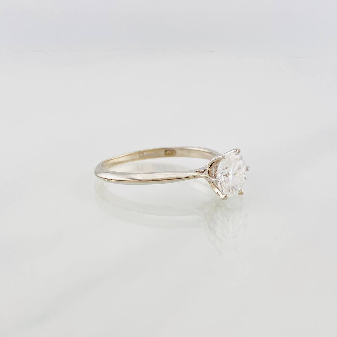 Solitaire Ring Moissanite 75 pts 1.8g / T6 3/4 White Gold 18K