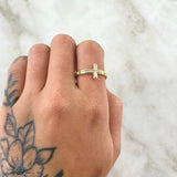 Anillo Cruz Punteada Esferas Laterales 3.15gr / T7 3/4 / Texturizado Oro Amarillo 18K ©