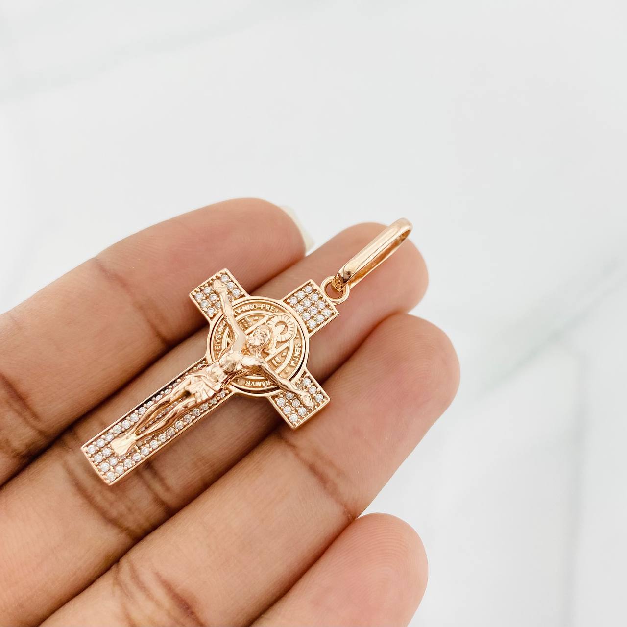 Dije Cruz Cristo San Benito 7.2g / 2 in Oro Rosa 18K