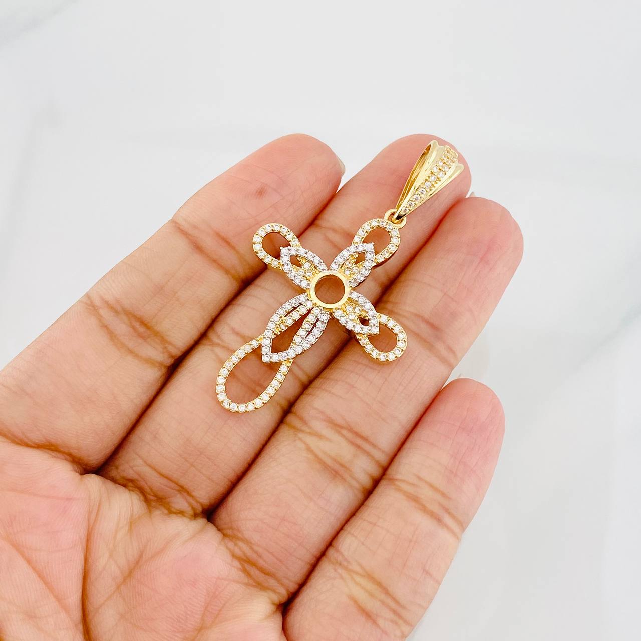 Dije Cruz Flor 5.05g / 2 in Dos Oros Amarillo Blanco 18K