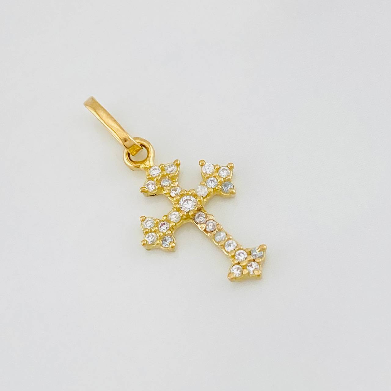Dije Cruz Gótica 0.7g / 3/4 in Oro Amarillo 18K