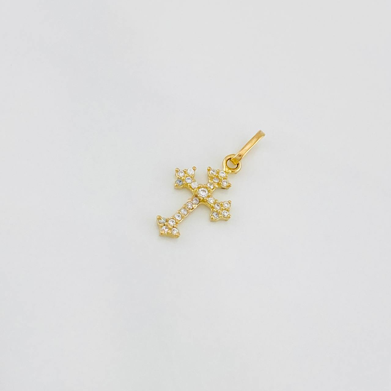 Dije Cruz Gótica 0.7g / 3/4 in Oro Amarillo 18K
