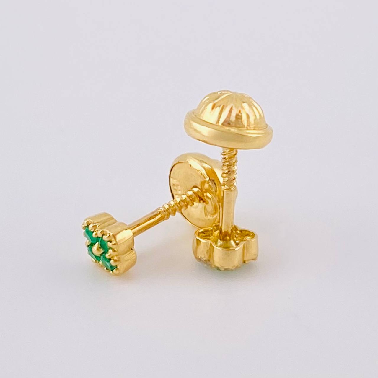 Topos Trebol Esmeraldas 6Pts 0.8 g / in / 4.25 mm Oro Amarillo 18K