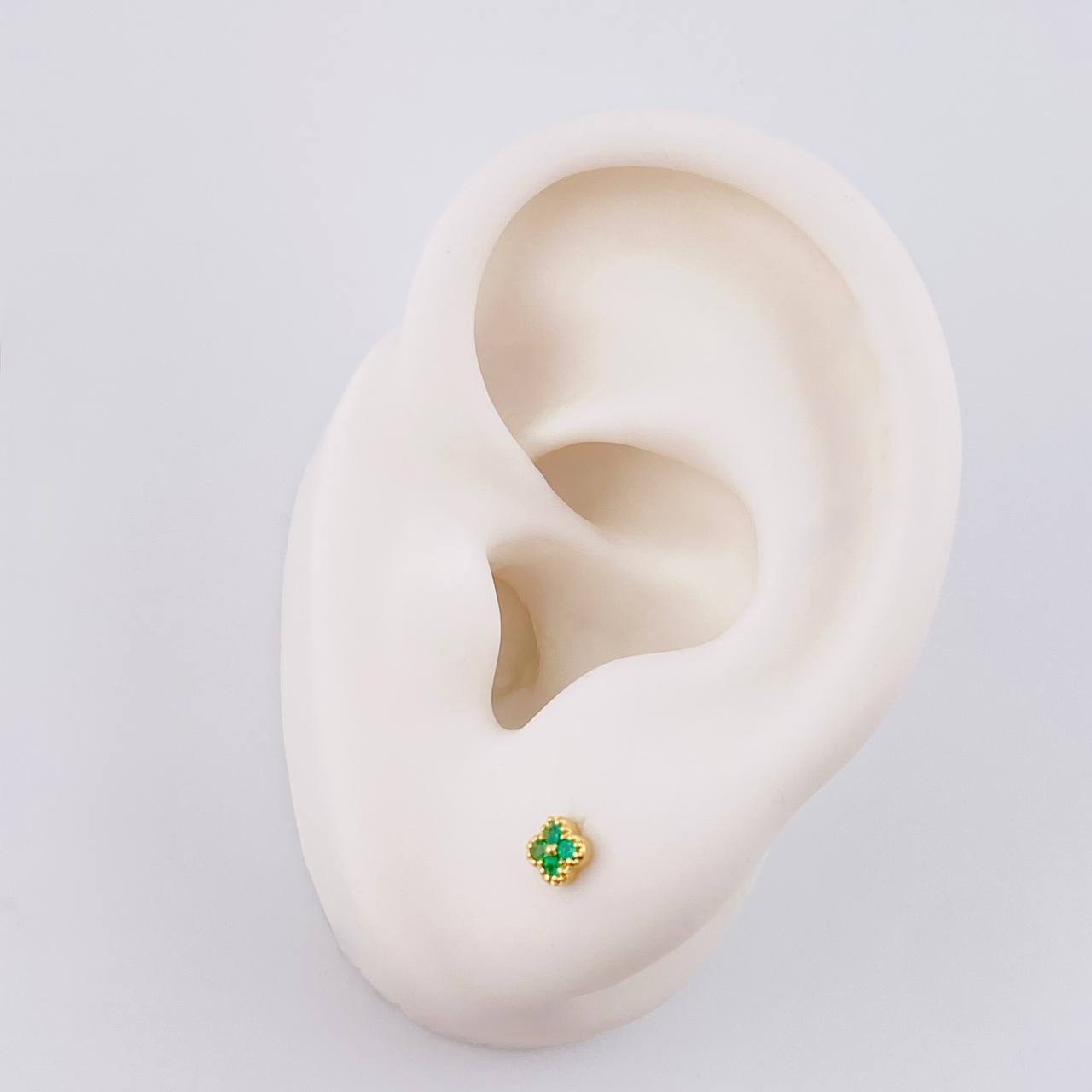 Topos Trebol Esmeraldas 6Pts 0.8 g / in / 4.25 mm Oro Amarillo 18K