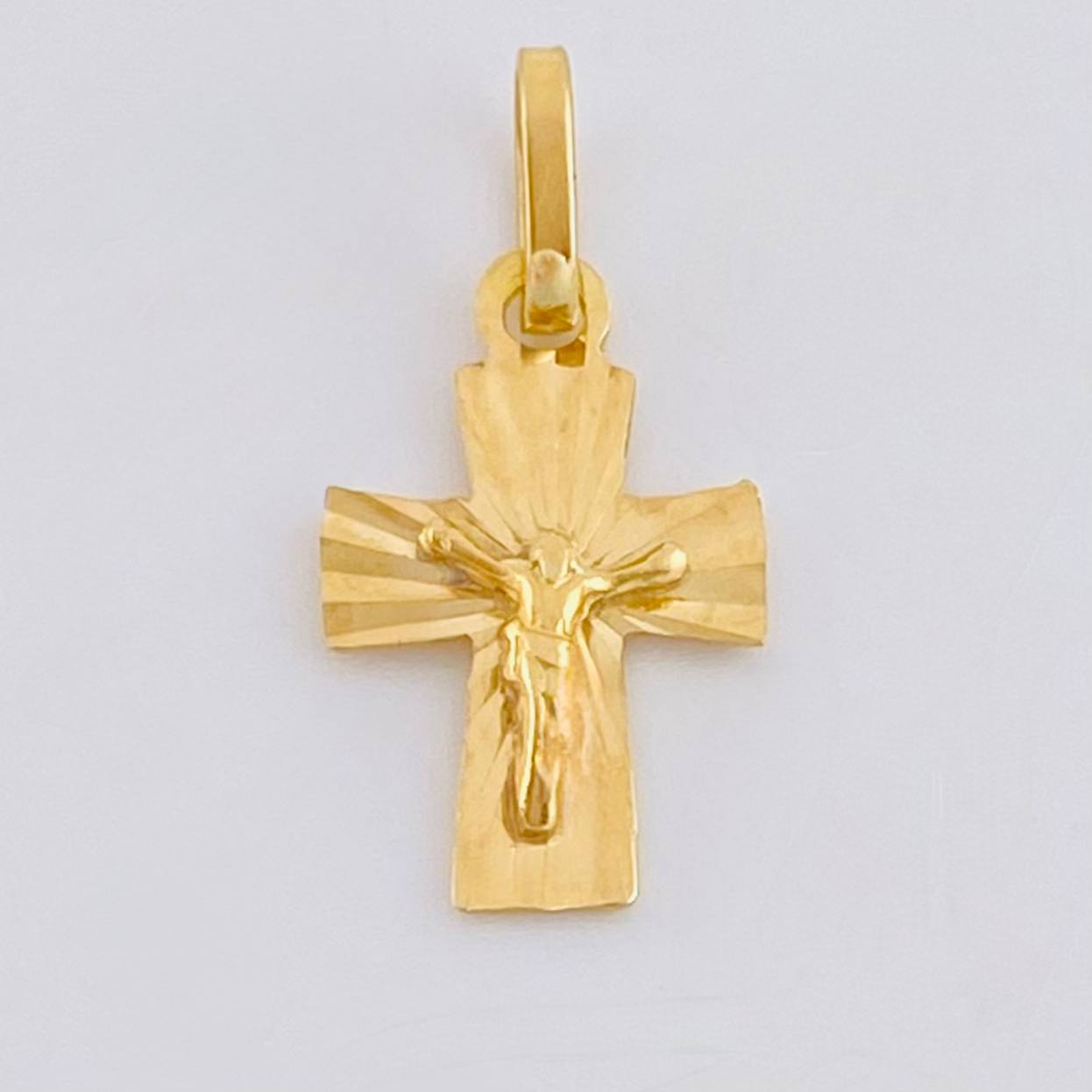 Pendant Cross Christ 0.55 g / 3/4 in Yellow Gold 18K