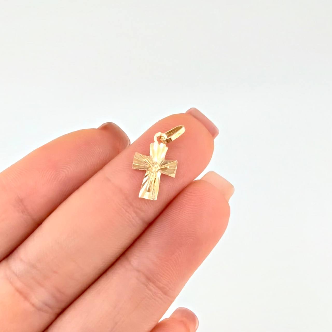 Pendant Cross Christ 0.55 g / 3/4 in Yellow Gold 18K