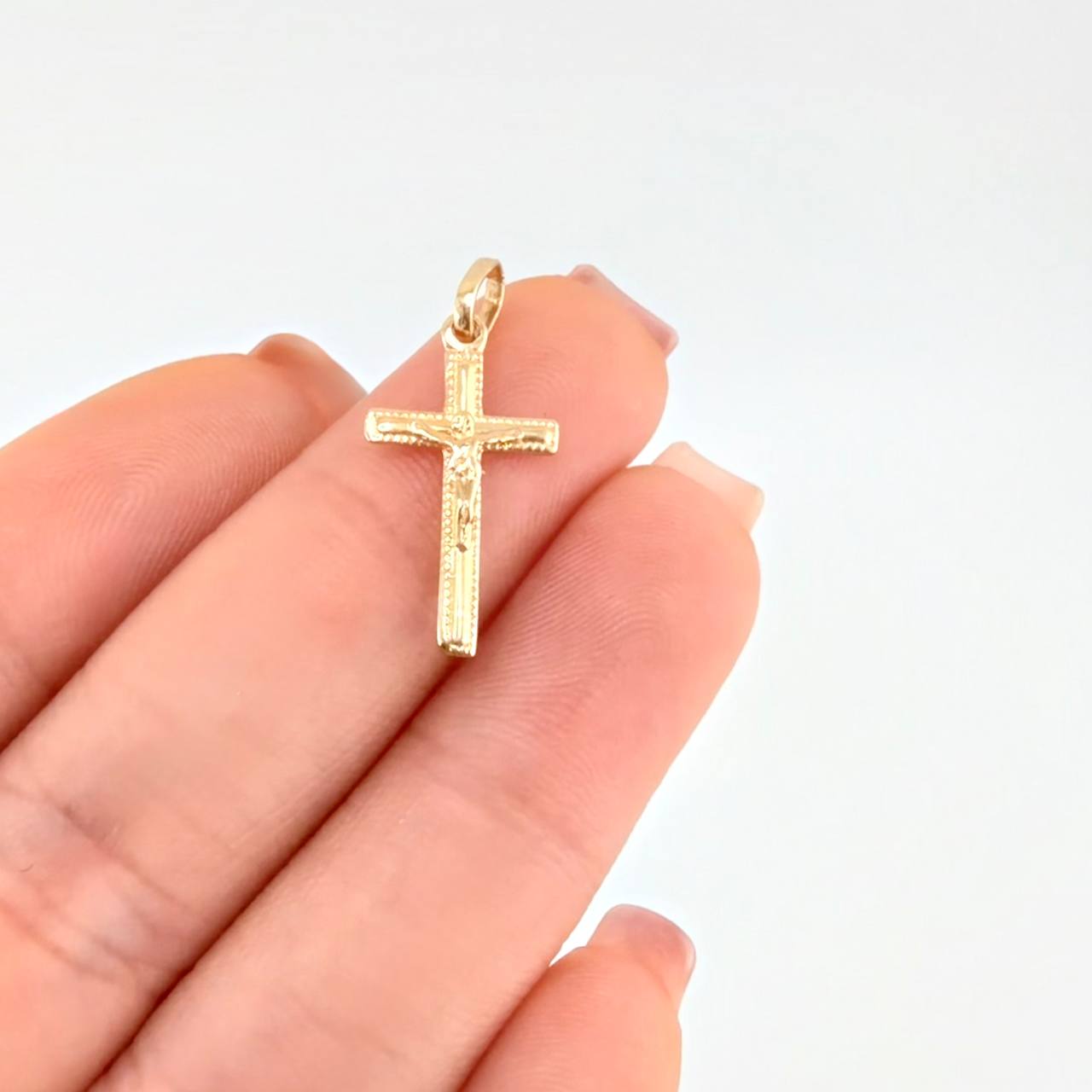 Dije Cruz Cristo 0.9 g / 1 in Oro Amarillo 18K