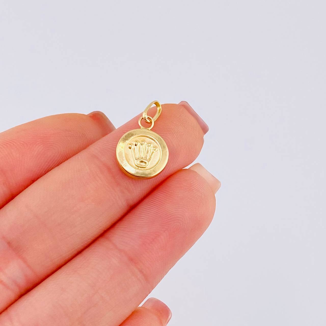 Dije Corona 0.8 g / 3/4 in Oro Amarillo 18K