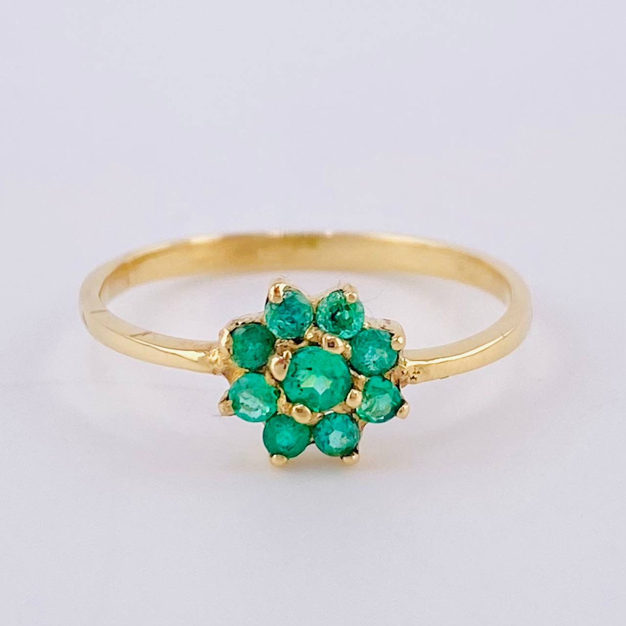 Anillo Flor Esmeraldas 35Pts 1.4 g / T6 1/4 Oro Amarillo 18K