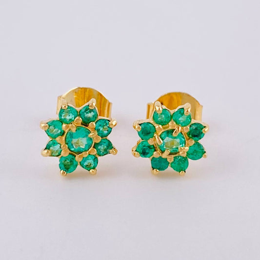 Stud Earrings with Floral Design Emeralds 60Pts 1.85 g / in / 8 mm Yellow Gold 18K