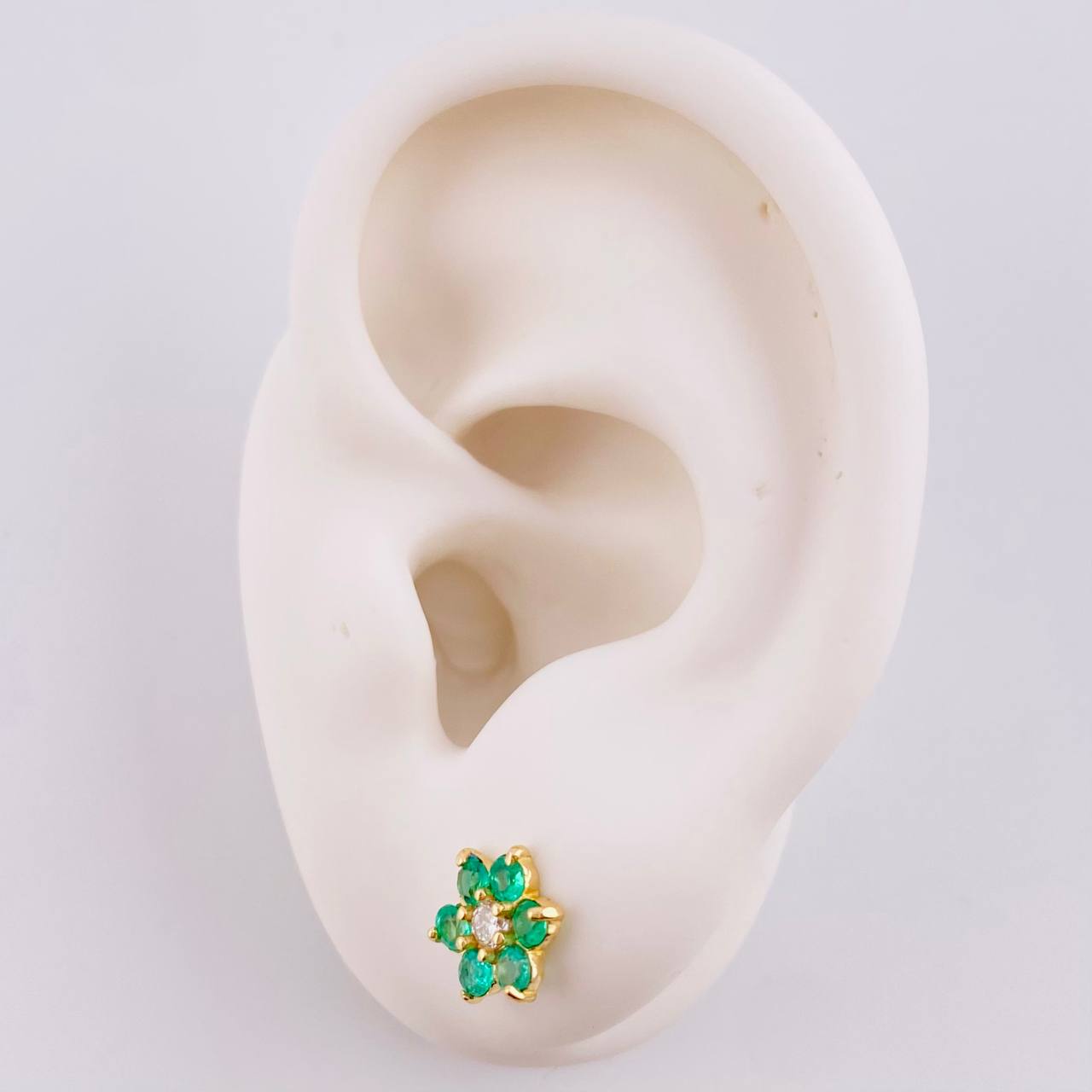 Stud Earrings with Floral Design Emeralds 35Pts Diamond 7Pts 1.8 g / in / 8 mm Yellow Gold 18K