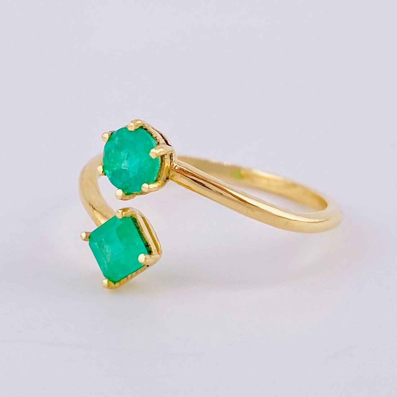 You and Me Ring Emeralds 80Pts 1.9 g / T6 1/2 Yellow Gold 18K