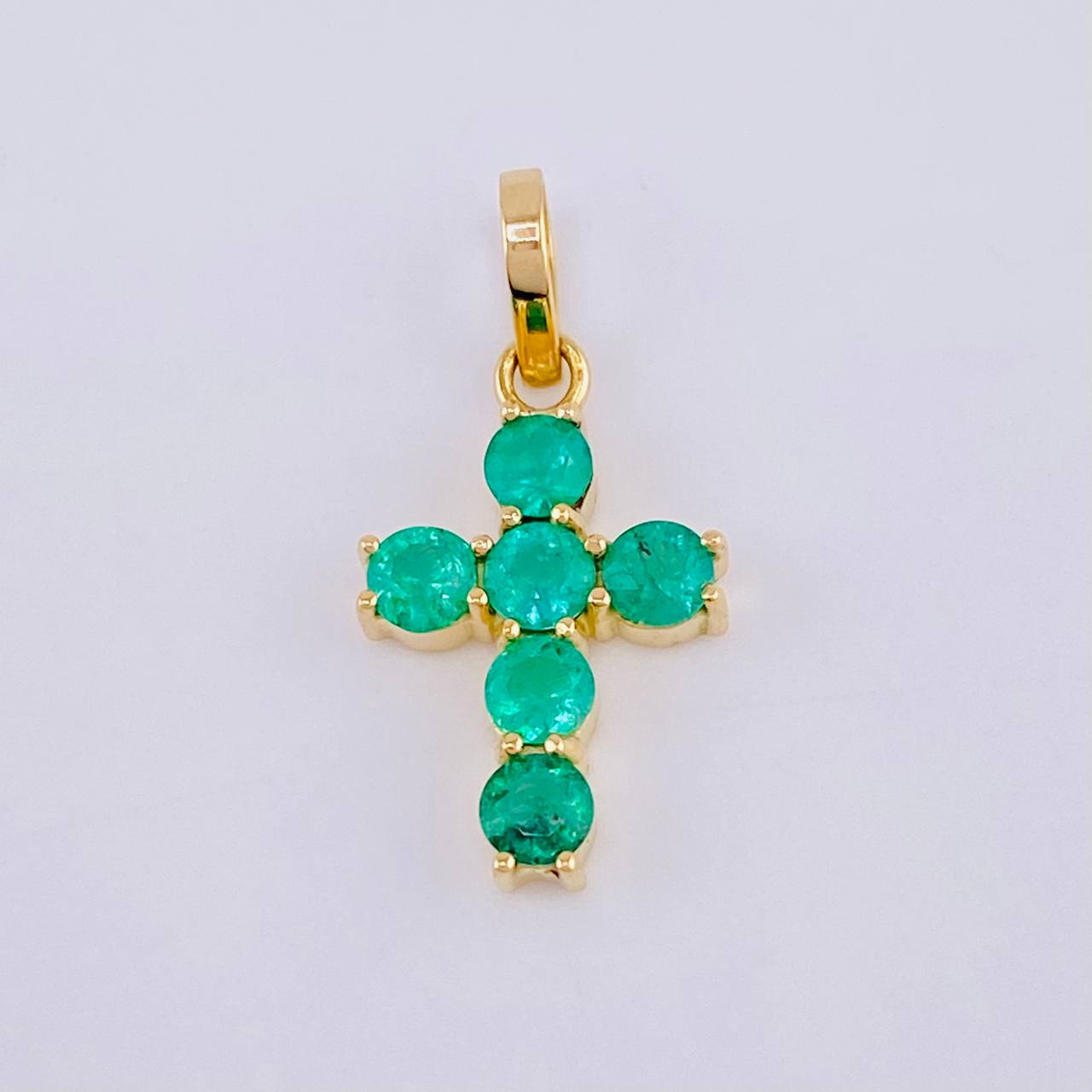 Pendant Dense Cross Emeralds 45Pts 0.8 g / 3/4 in Yellow Gold 18K