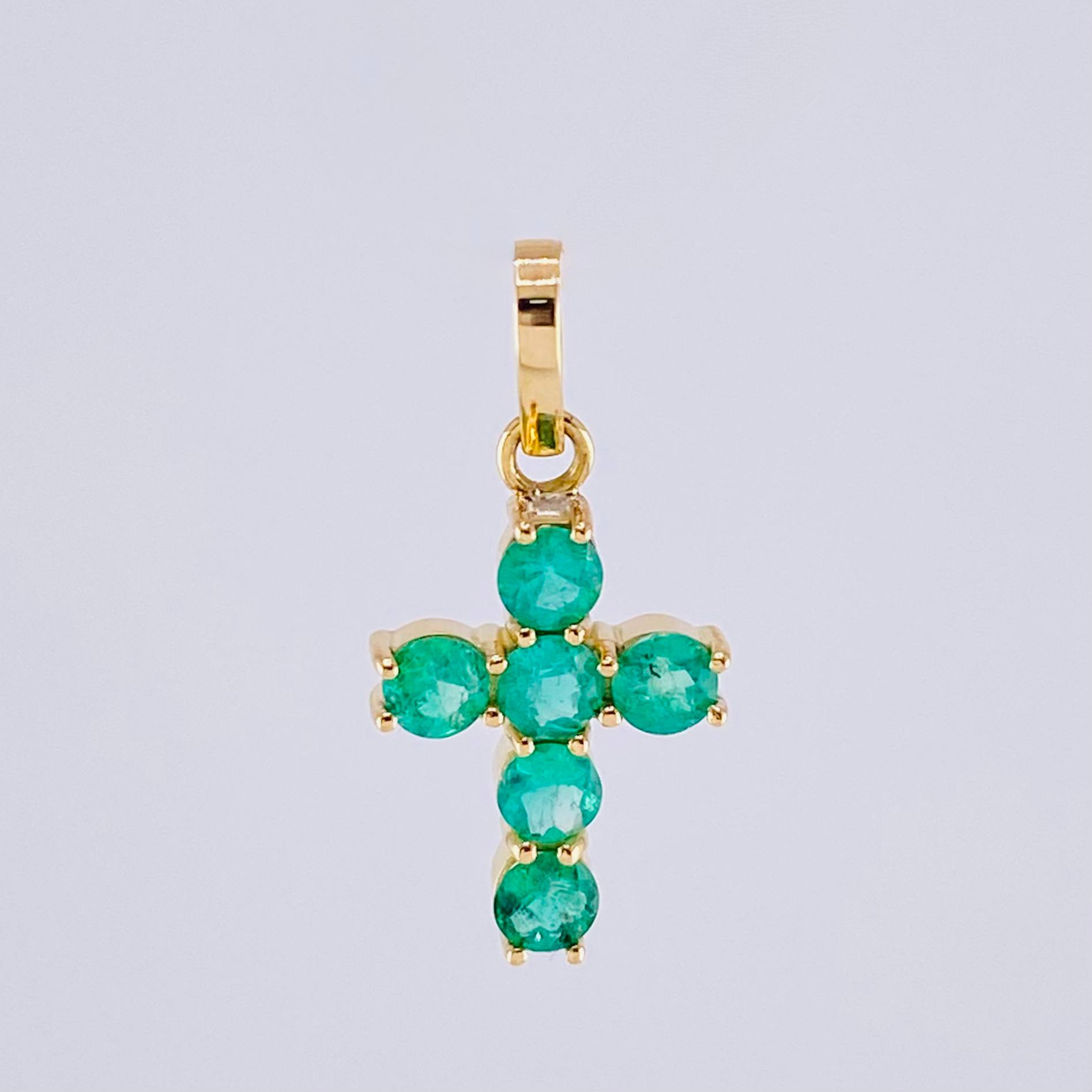 Pendant Dense Cross Emeralds 45Pts 0.8 g / 3/4 in Yellow Gold 18K