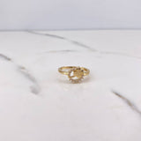 Anillo Trebol 2.5gr / T7 1/4 / Circones Blancos Oro Amarillo 18K $
