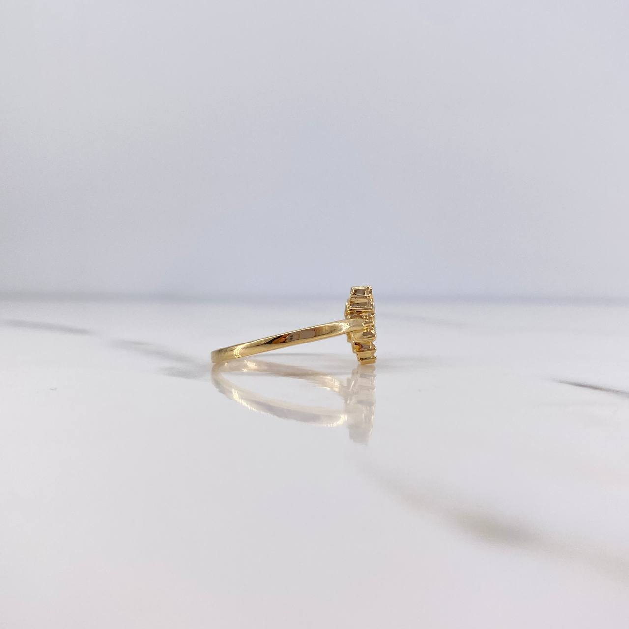 Anillo Trebol 2.5gr / T7 1/4 / Circones Blancos Oro Amarillo 18K $