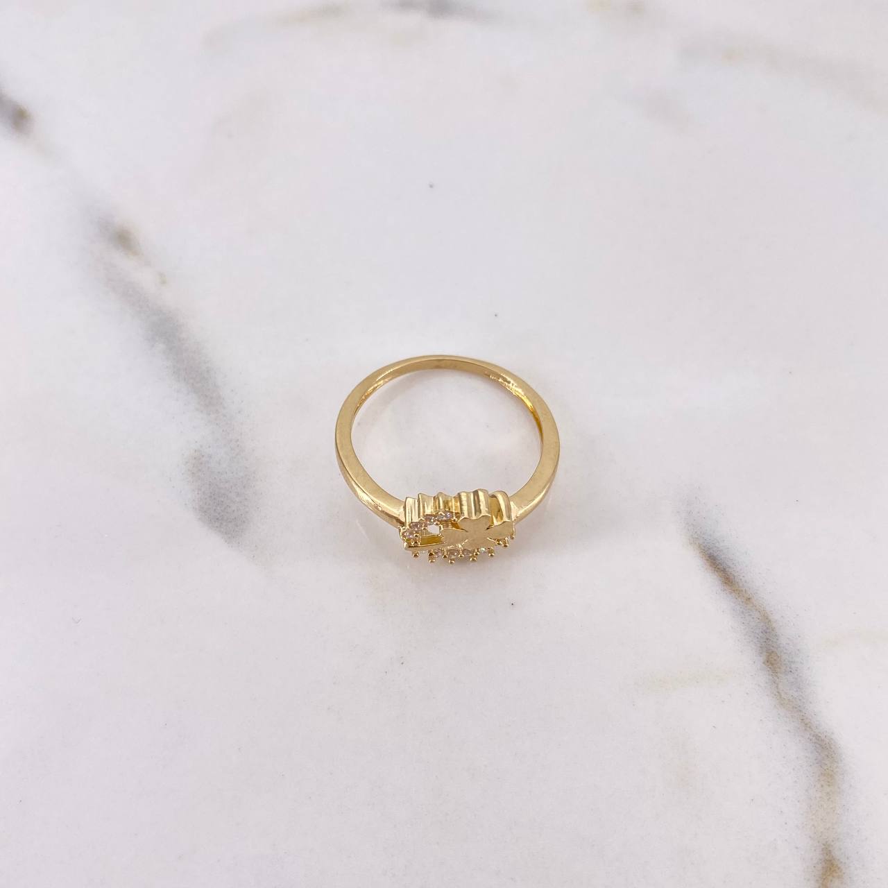 Anillo Trebol 2.5gr / T7 1/4 / Circones Blancos Oro Amarillo 18K $