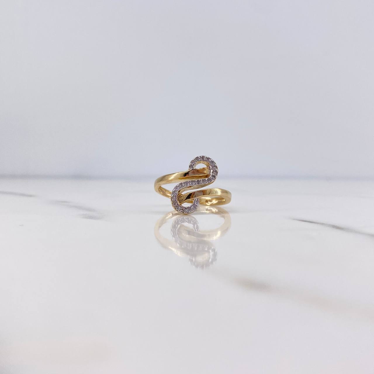 Rustic Infinity Ring 2.7gr / Size 6 1/4 / White Zircons Two 18K Yellow and White Golds &