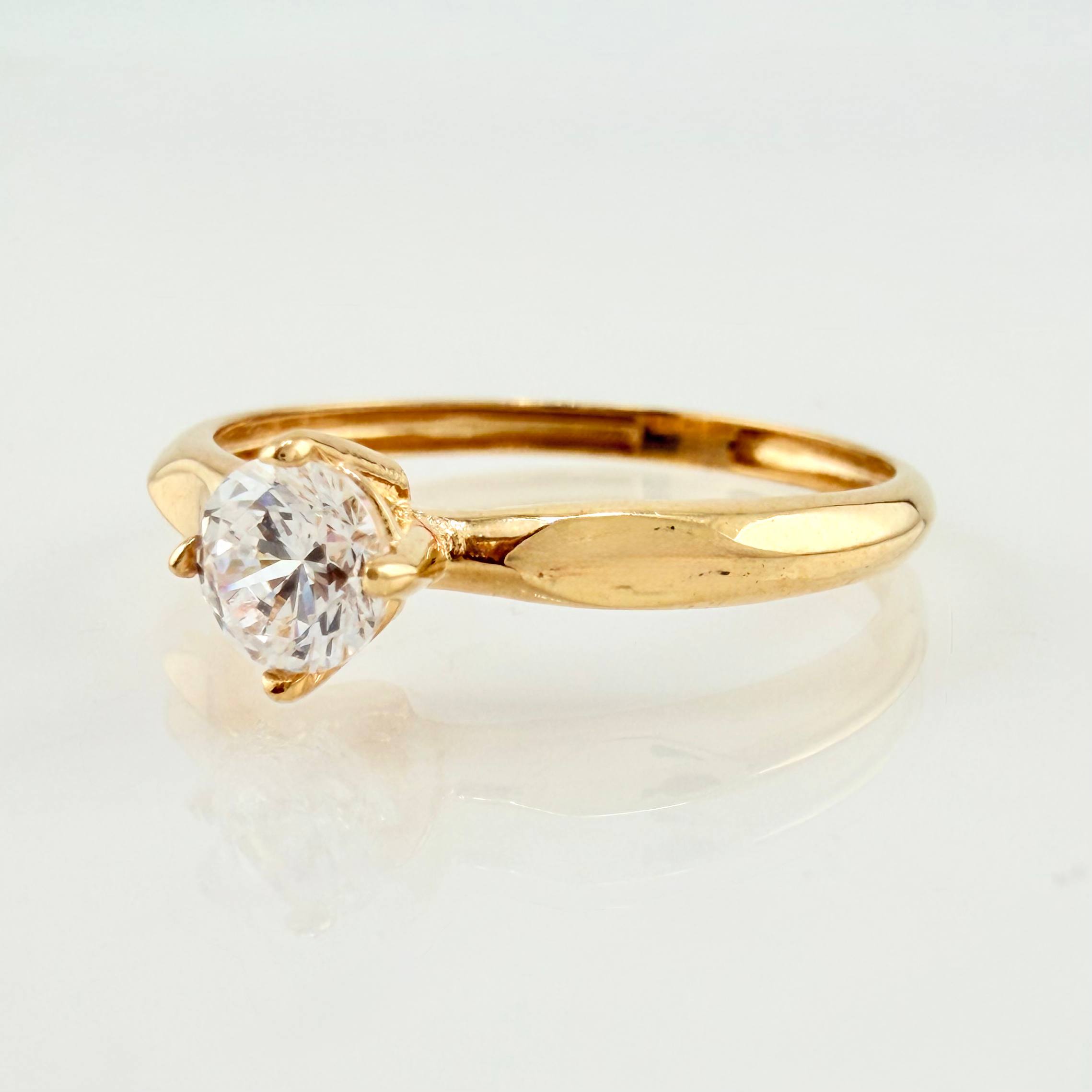 Anillo Solitario 1.2gr / T7 / Oro Amarillo 18K