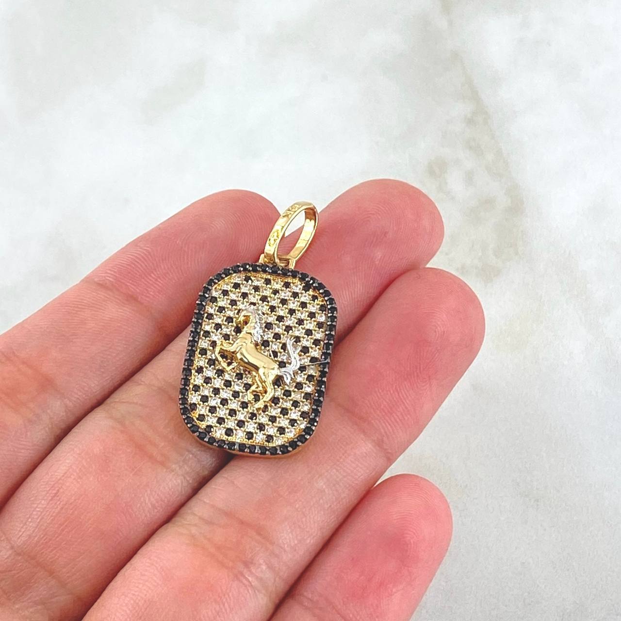 Pendant Horse Plate 5.1gr / 3.5cm / White Black Zircons 18K Yellow Gold *