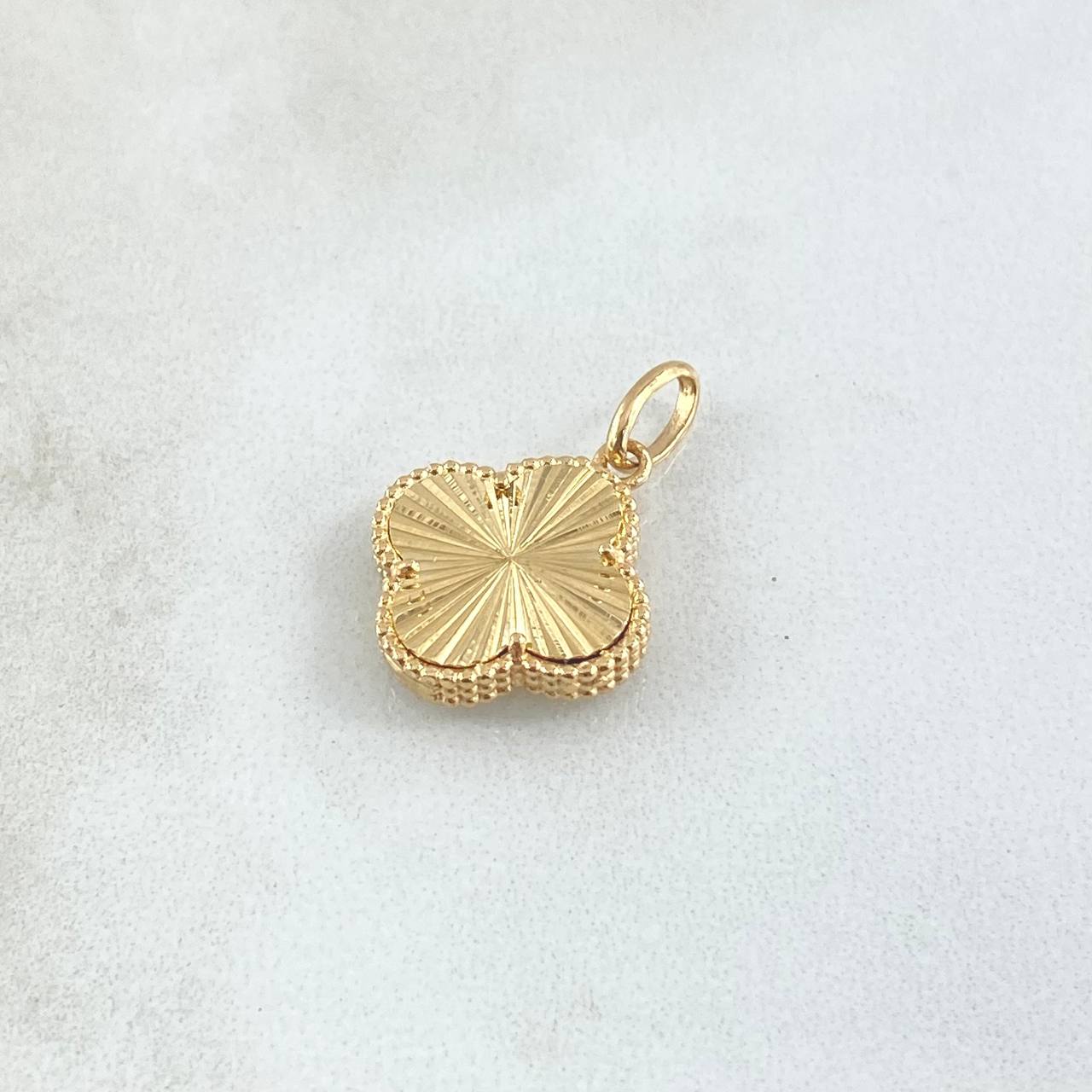 Pendant Clover VCyA 2.15gr / 2.2cm / Diamond Cut Punteado Oro Amarillo 18K