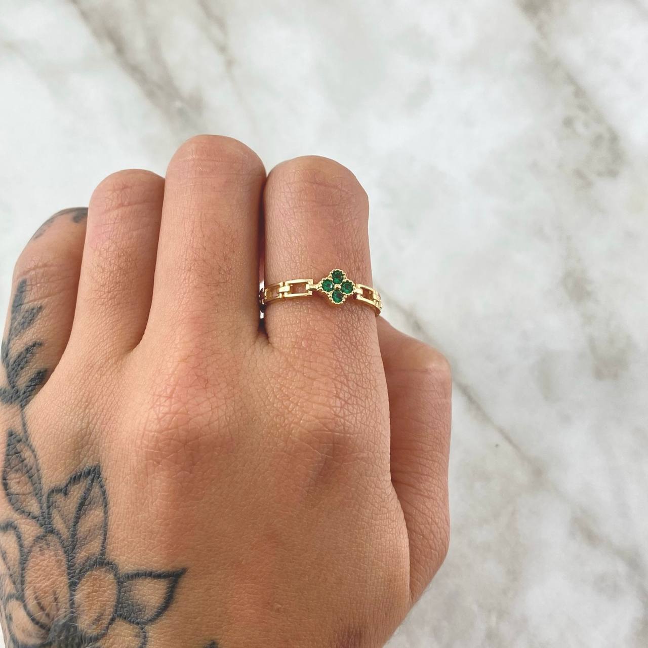 Fixed Link Flower Ring 2.15gr / Size 7 3/4 / Green Zircons 18K Yellow Gold