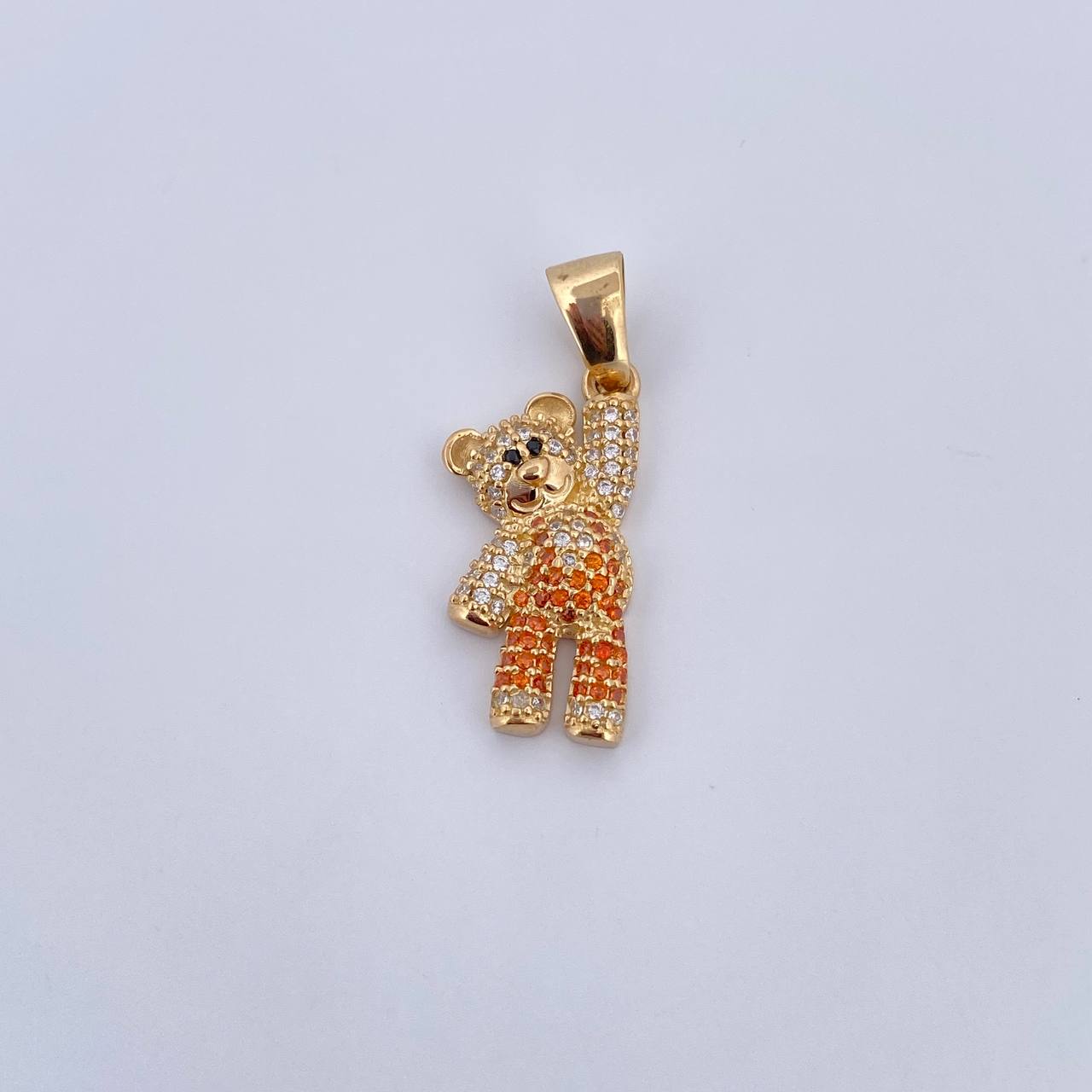 Dije Oso Overol 3.55gr / 3.1cm / Circones Negros Naranjas Blancos Oro Amarillo 18K $