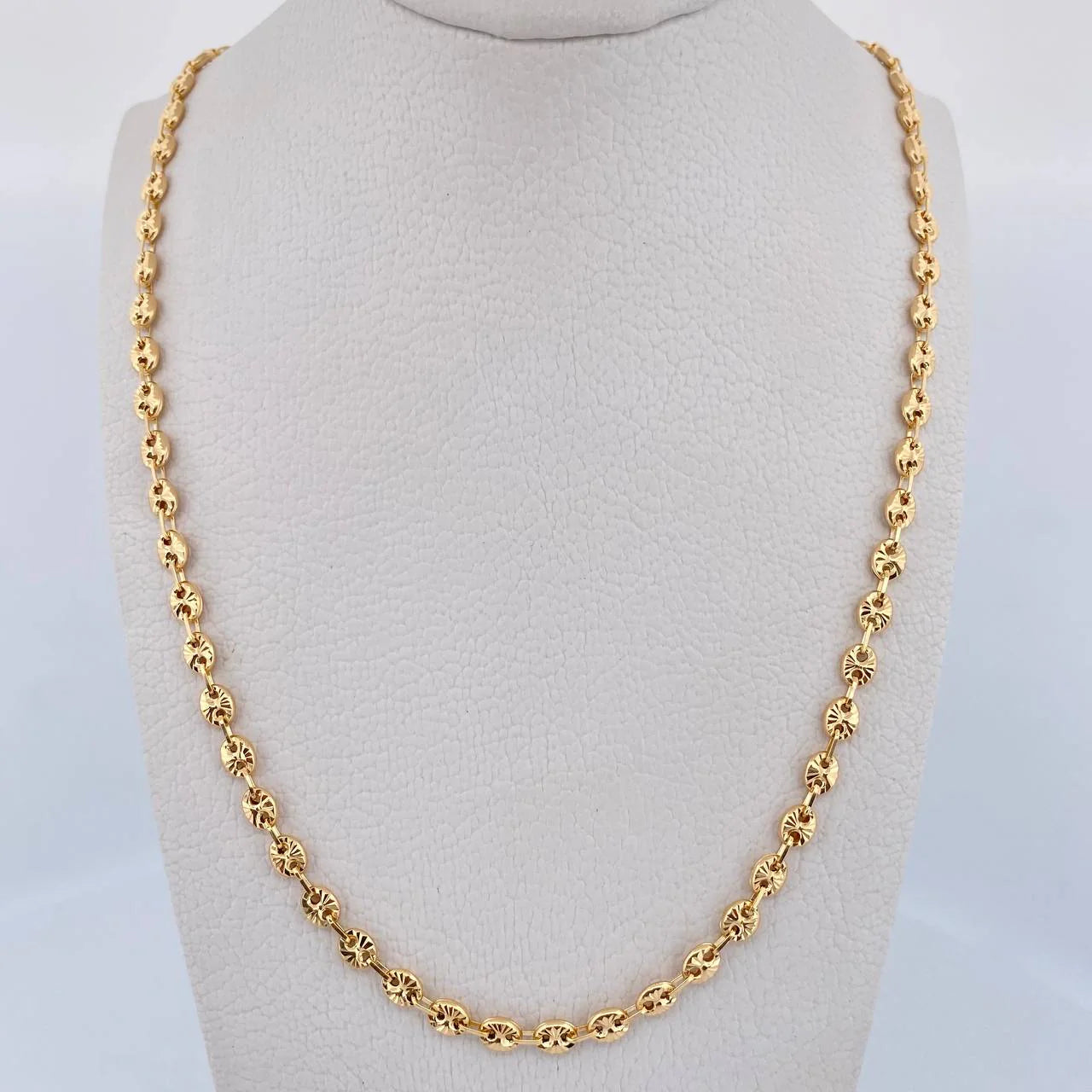 Cadena GC 12.15gr / 23 in / 4mm Oro Amarillo 18K $