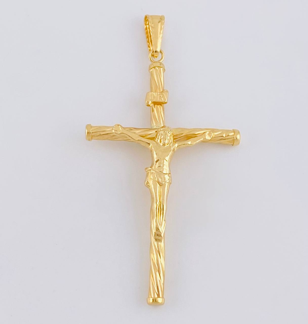 Dije Cruz 1.85g / 2 1/4 in Oro Amarillo 18K
