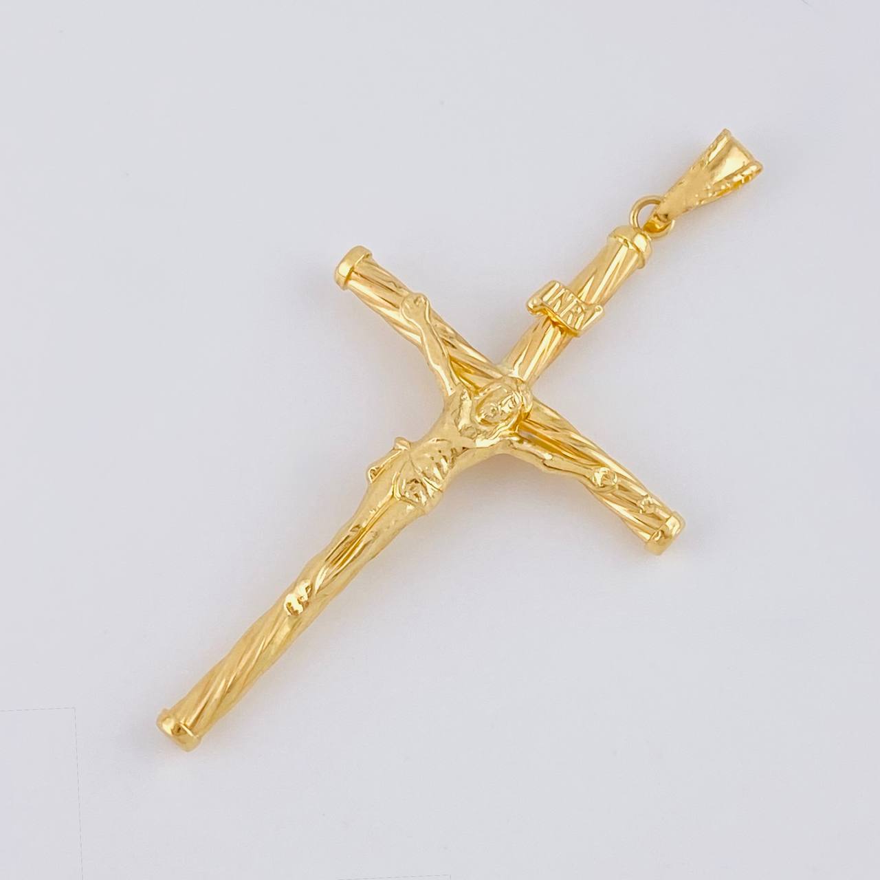 Dije Cruz 1.85g / 2 1/4 in Oro Amarillo 18K