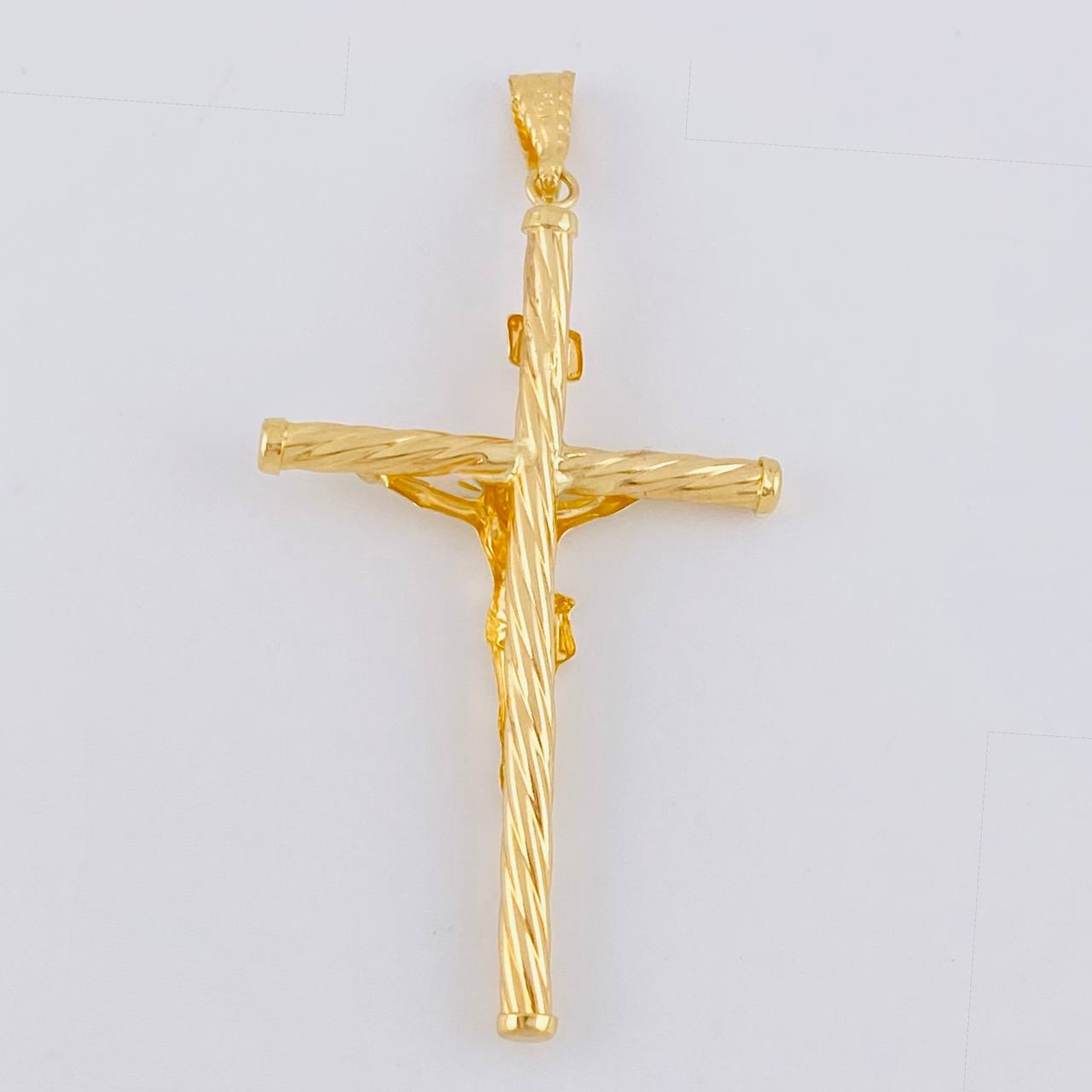 Dije Cruz 1.85g / 2 1/4 in Oro Amarillo 18K