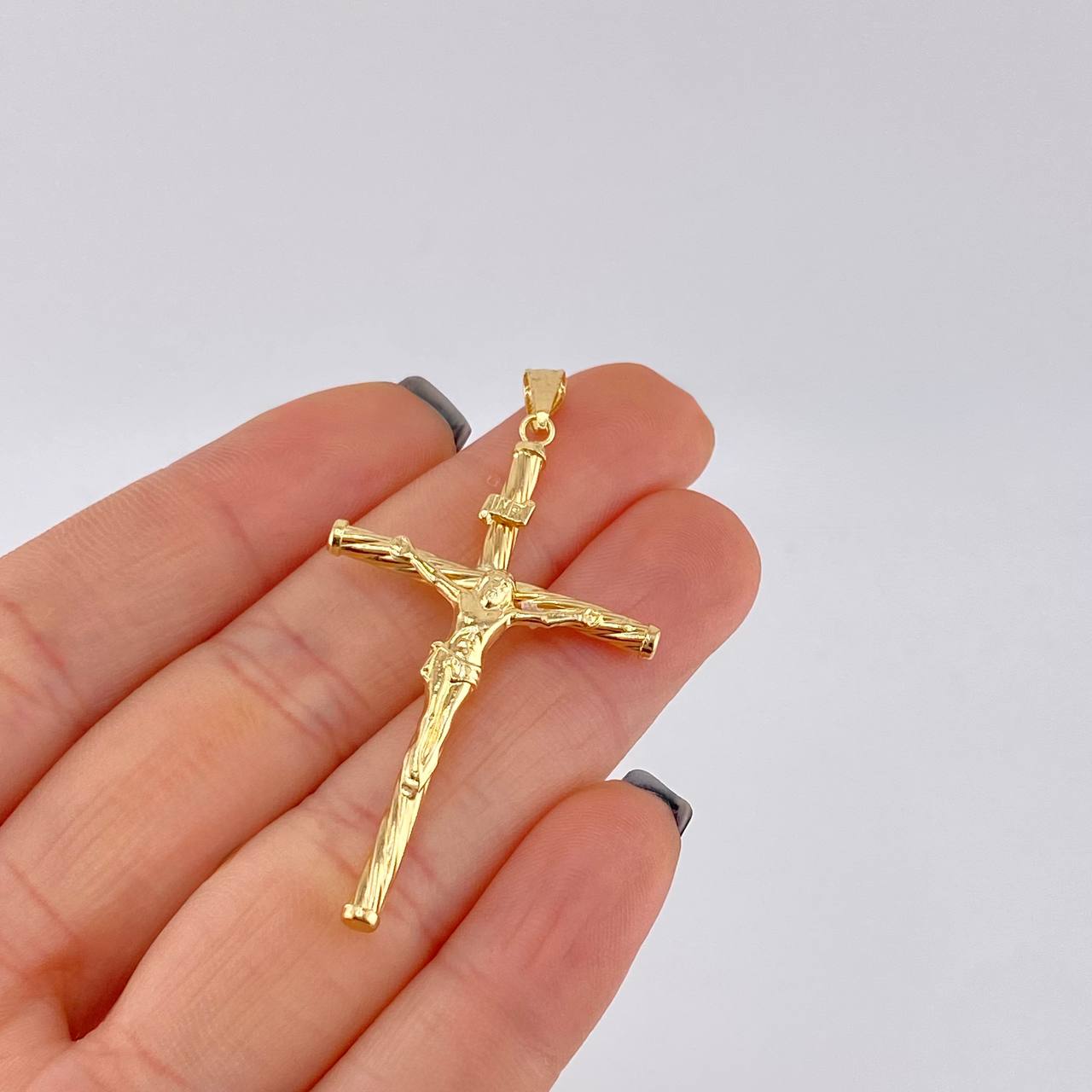 Dije Cruz 1.85g / 2 1/4 in Oro Amarillo 18K