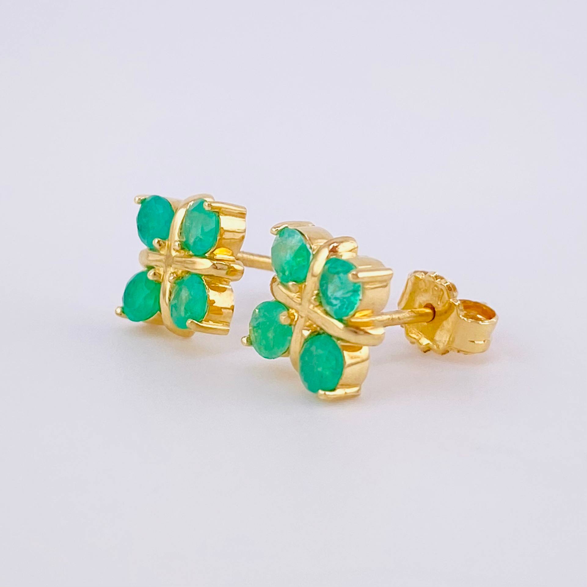 Stud Earrings Flower Gift Emeralds 72pts 2.3gr / 18K Yellow Gold