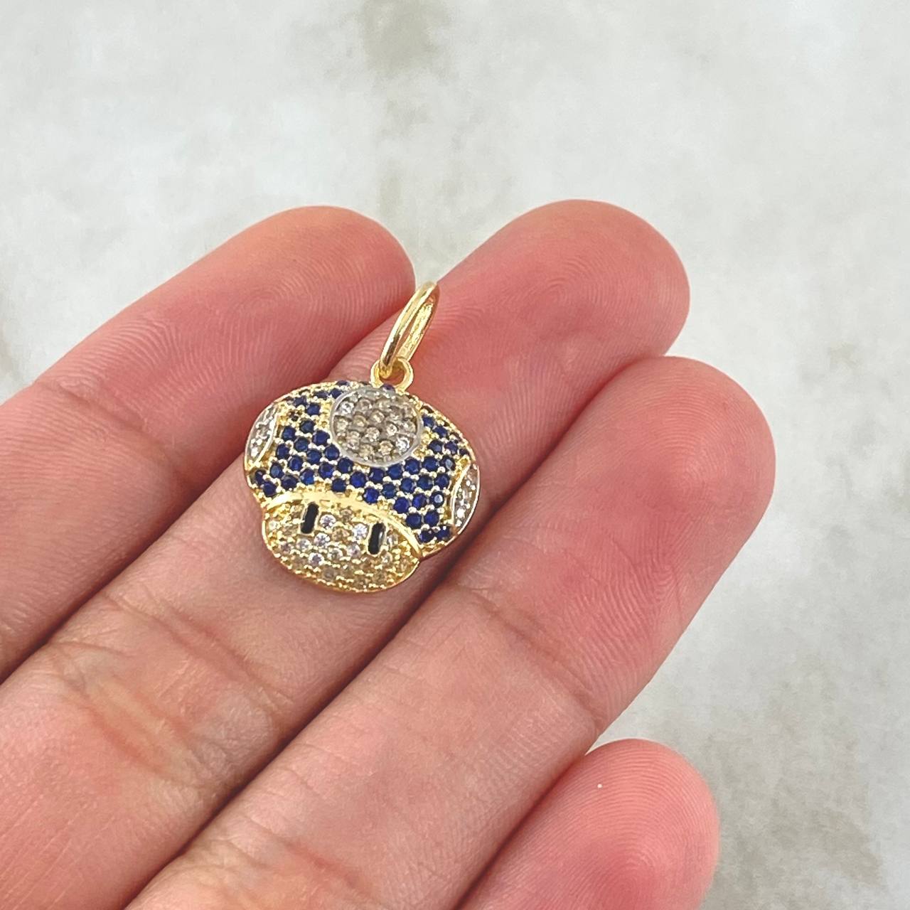 Pendant Animated Mushroom 2.25gr / 2.2cm / White, Black, and Blue Zircons 18K Yellow Gold