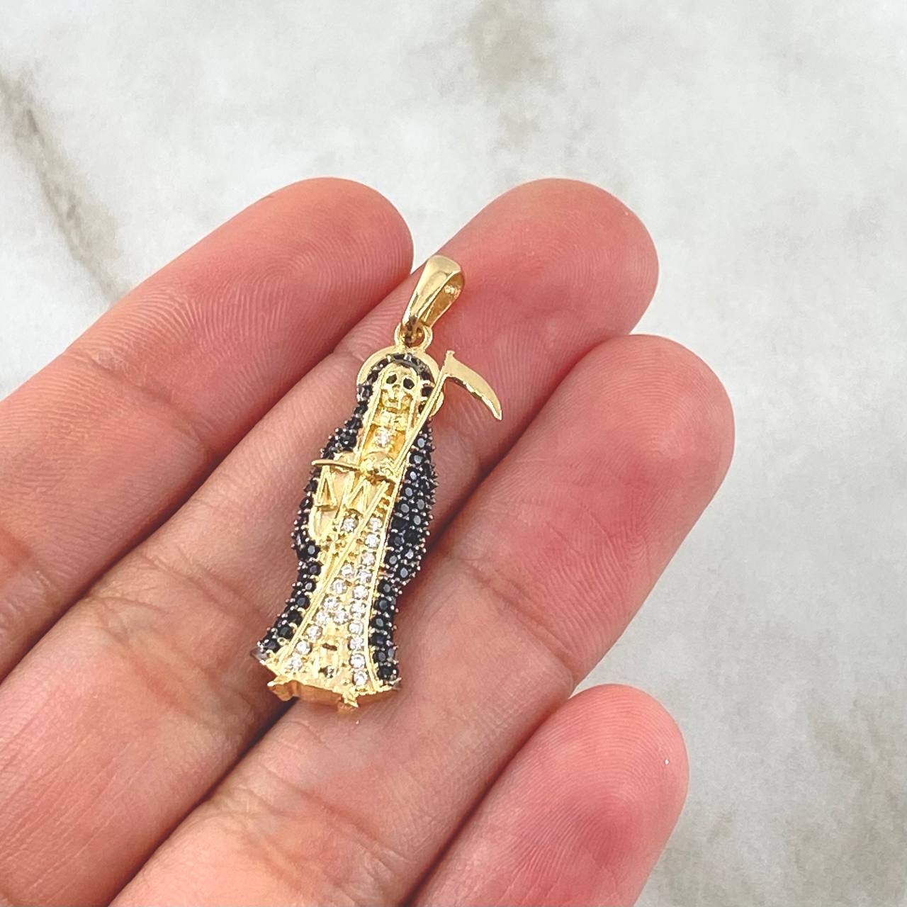 Dije Santa Muerte 3gr / 3.5cm / Circones Blancos Negros Oro Amarillo 18K *