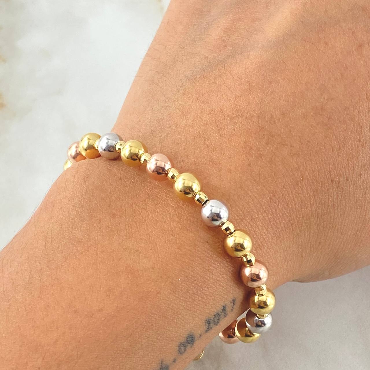Bracelet Hoop Beads Interspersed 6.85gr / 7 3/4 in / Three Golds +4 18K ©