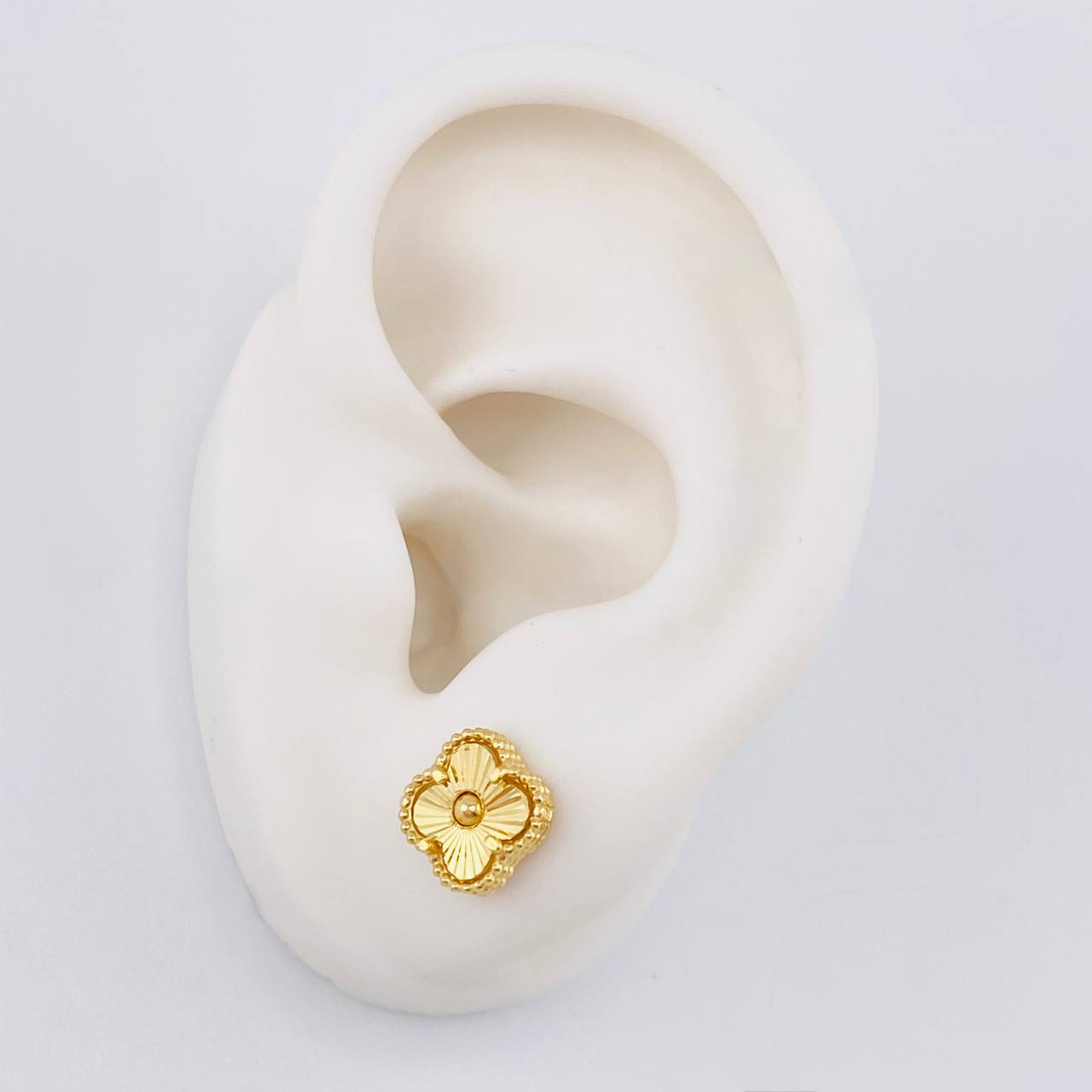 Clover Stud Earrings 2.35 g / in / 9.8 mm Yellow Gold 18K
