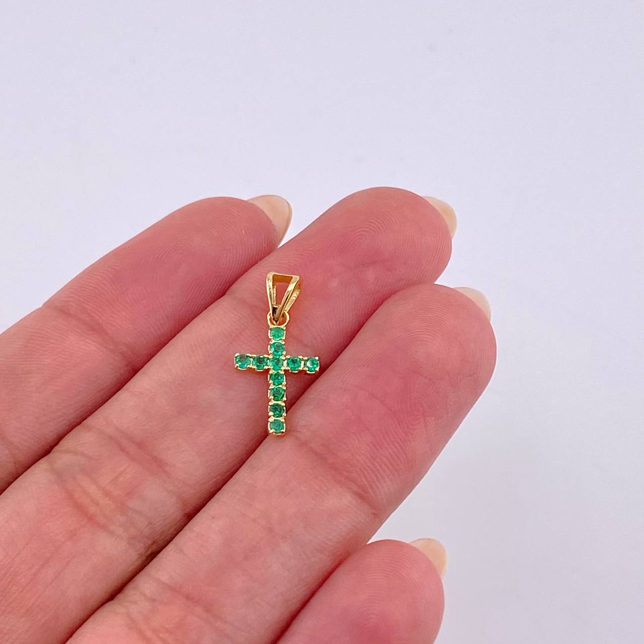 Dije Cruz Esmeraldas 0,5Pts 0.6 g / 3/4 in Oro Amarillo 18K