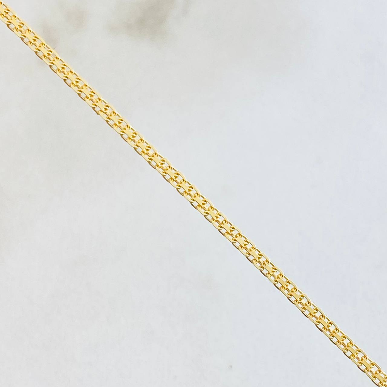 Cadena China 2.45gr / 17 3/4 in / 1.5mm Oro Amarillo +1 18K ©
