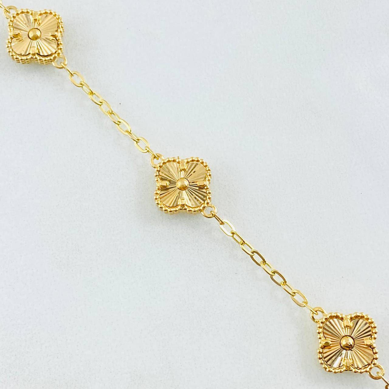 Clover Bracelet Golden 5.3gr / 7 1/2 in / 18K Yellow Gold Nac.Esp.