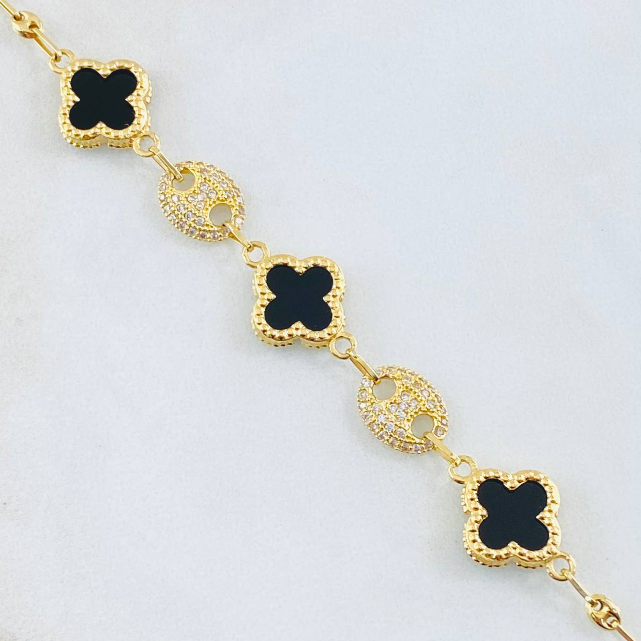 Bracelet GC Black-Gold Clover 6.35gr / 7 1/4 in / 18K Yellow Gold Special Edition