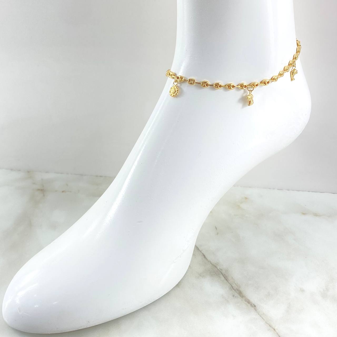 GC Anklet Pendants 4.85gr / 9.4in / 18K Gold ©