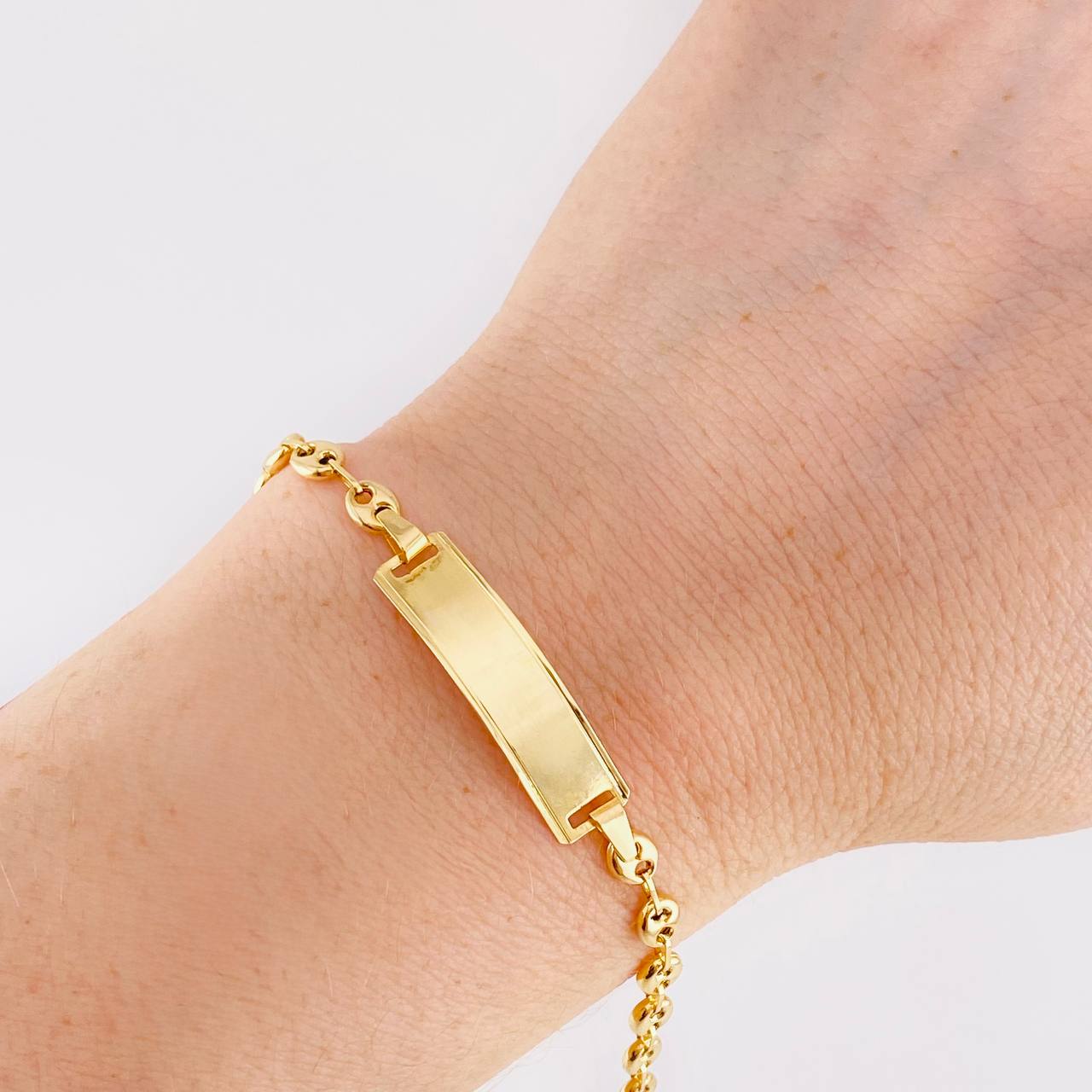 Bracelet Gc Rectangular Curved Plate 2.75g / 7 1/4 in / 4.1mm Yellow Gold 18K